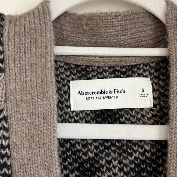 Abercrombie & Fitch Men’s Knit Cardigan - Picture 2 of 3